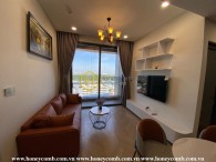 Located in Lumiere Riverside , this apartment has all the advantage of the area
